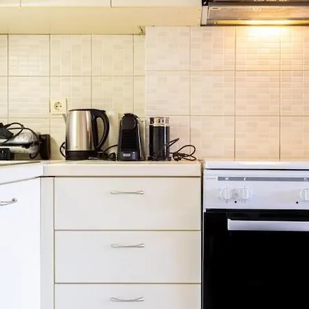Urban Breeze Apartment *
